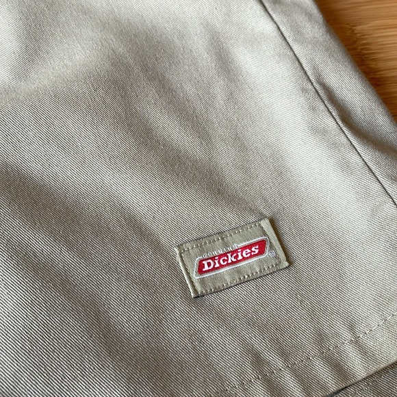 Dickies Relaxed Fit Multi-Use Pocket Work Shorts, Khaki - Picture 3 of 16